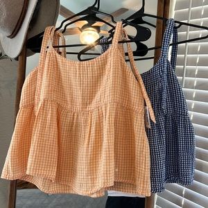 2 old navy tops